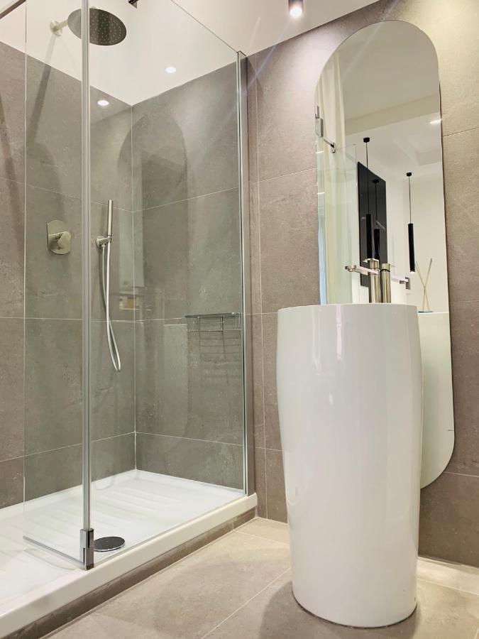 Little Queen Rooms Bed and breakfast Roma